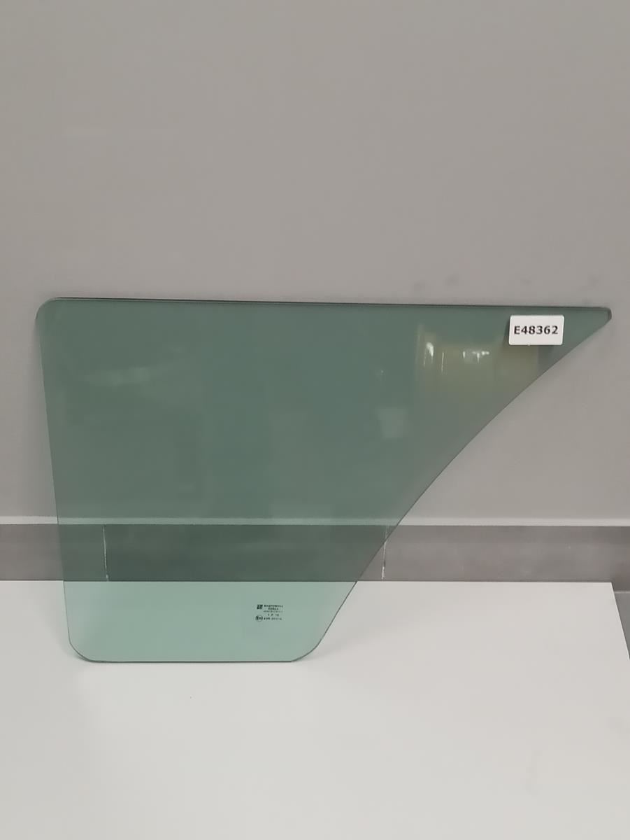 Нижняя правая дверца Case 590SLE