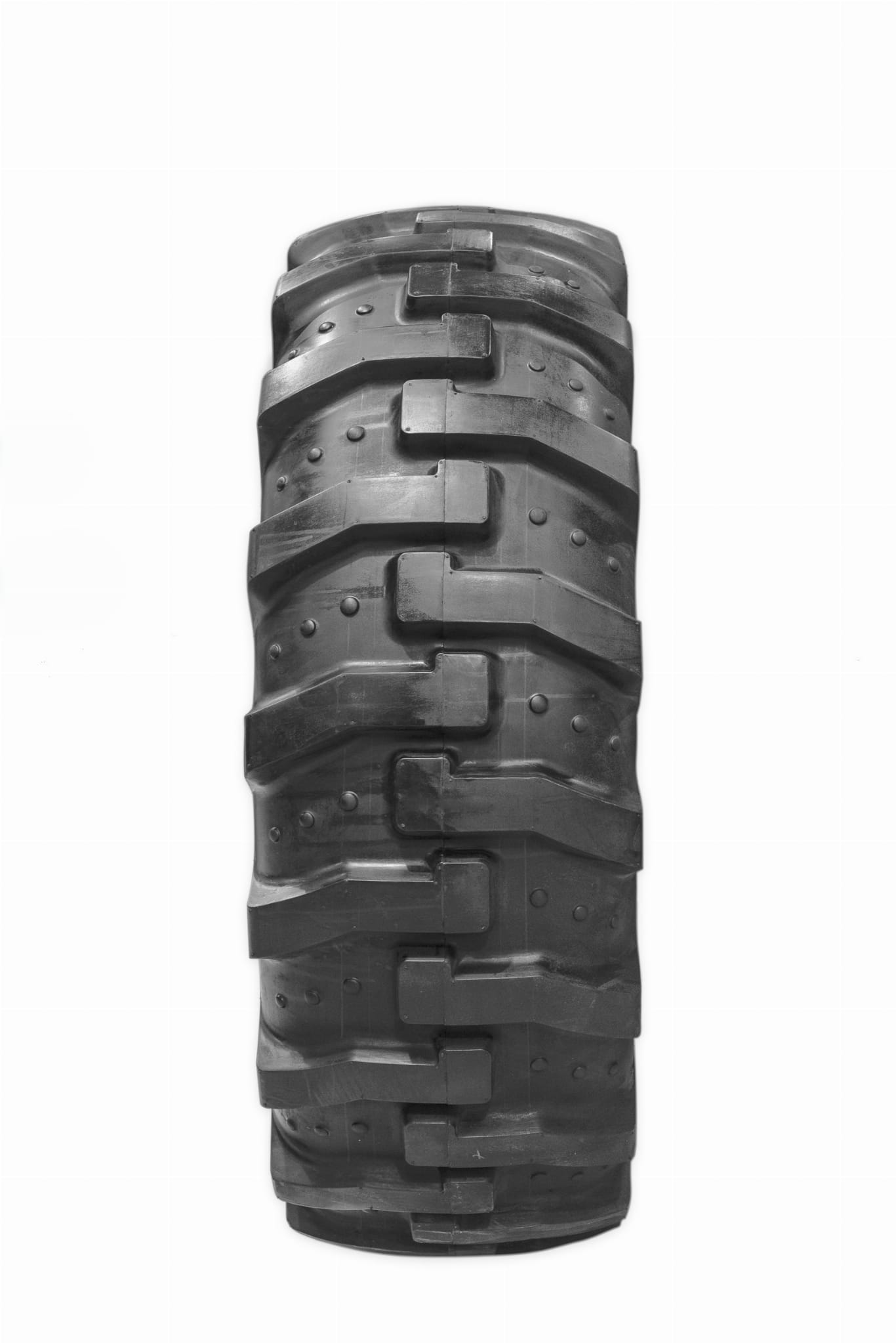 Шина 18.4-26 (480/80-26) MAXAM 16pr для экскаватора-погрузчика JCB 3CX, CAT 432